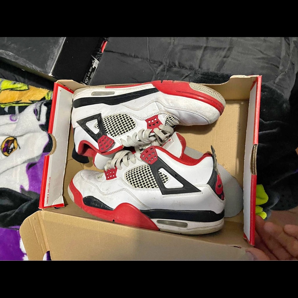 Red and White retro 4’s Sneakers size 10.5